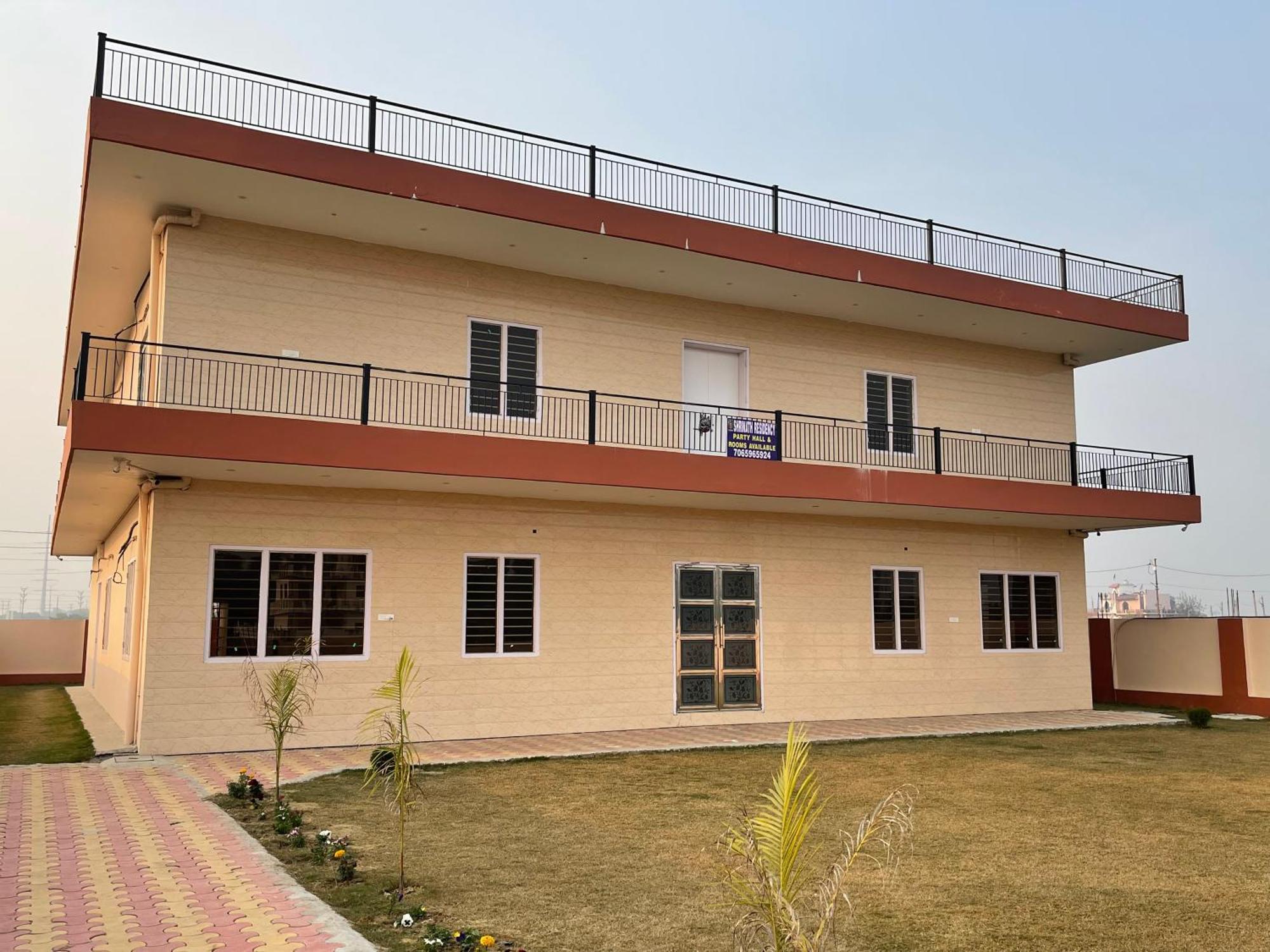 Отель Shrinath Residency Большая Нойда Экстерьер фото