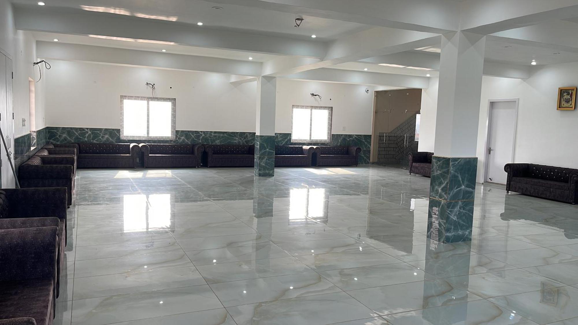 Отель Shrinath Residency Большая Нойда Экстерьер фото